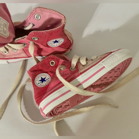 Toddler (sz6) pink high top converse - Picture 4 of 9